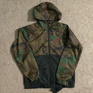Nike Boys Windbreaker- Camo/Black size M